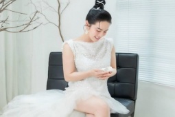 Thời trang giấu bụng bầu của Nhật Kim Anh