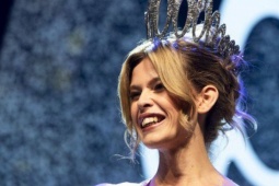 Thời trang - Tranh cãi sau khi cuộc thi hoa hậu 100 tuổi bị khai tử