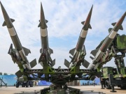 Tin tức trong ngày - Loạt tên lửa, bệ phóng và radar phòng không tại Triển làm Quốc phòng 2024