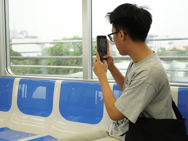 Khách check in metro, ngắm TP HCM từ trên cao