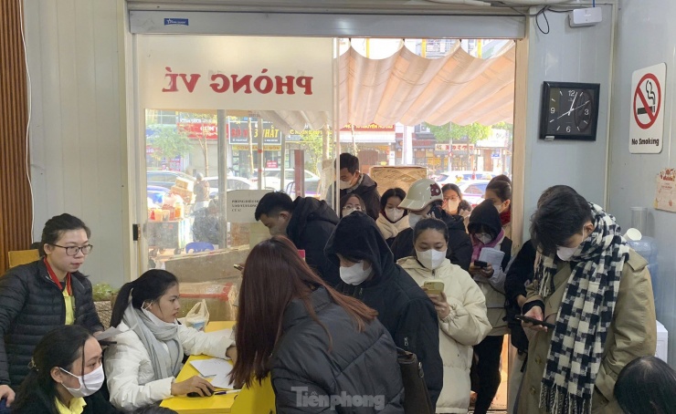 Còn hơn một tháng nữa mới đến Tết Nguyên đán 2025, nhiều nhà xe chạy tuyến từ Hà Nội đi các tỉnh Nghệ An, Quảng Bình, Đà Nẵng... đã có kế hoạch bán vé sớm.