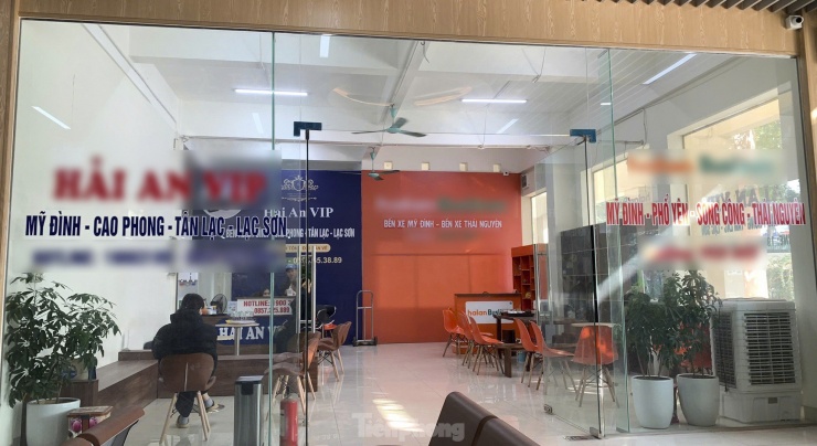 Người dân xếp hàng từ 5h sáng &#39;săn&#39; vé xe Tết 2025 - 15