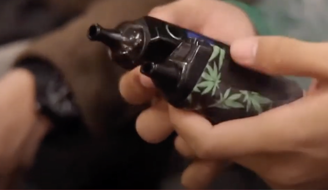 Mua dễ dàng, giá rẻ, hình thức bắt mắt là nguyên nhân khiến thuốc lá điện tử thu hút giới trẻ