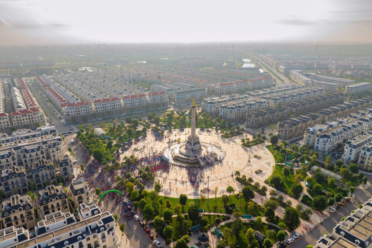 Hơn 10.000 ông già Noel sẽ cùng nhau phủ đỏ những cung đường chạy tuyệt mỹ tại Ocean City