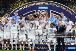 Real Madrid ăn mừng vô địch cúp Liên lục địa, HLV Ancelotti thiết lập kỷ lục đáng nể