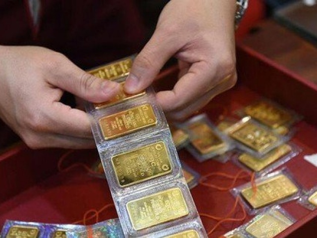 Giá vàng giảm xuống mức thấp nhất 1 tháng qua
