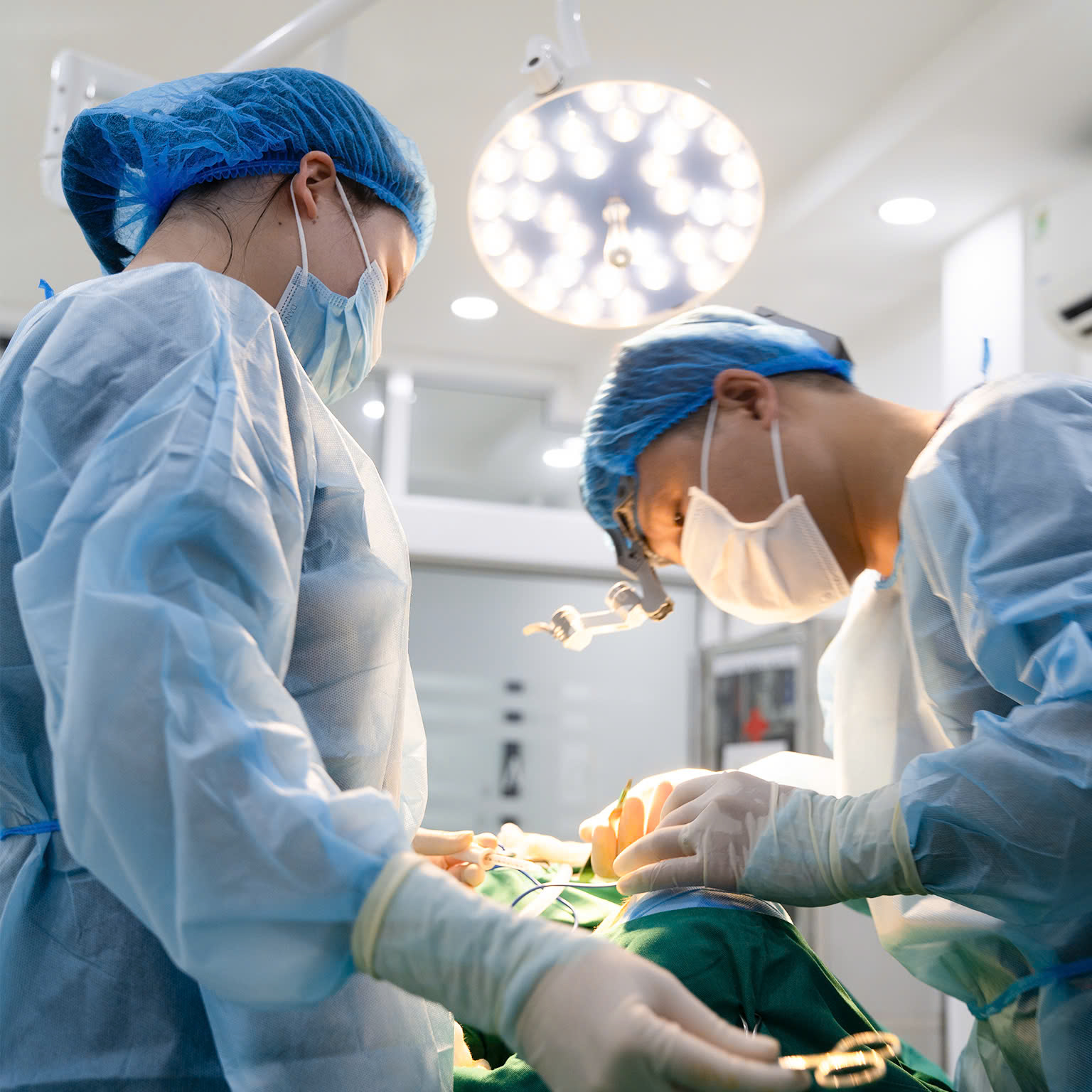 Thạc sĩ - Bác sĩ Đặng Văn Định: Kiến tạo vẻ đẹp an toàn và chuẩn y tế - 2