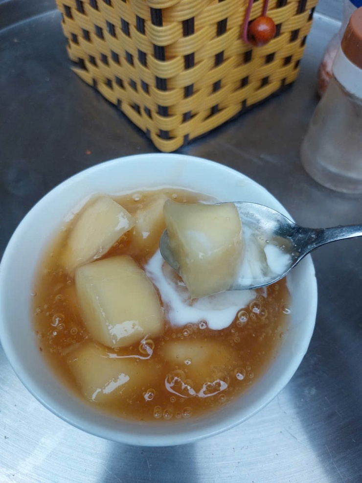 Chè sắn ở phố Lý Quốc Sư.