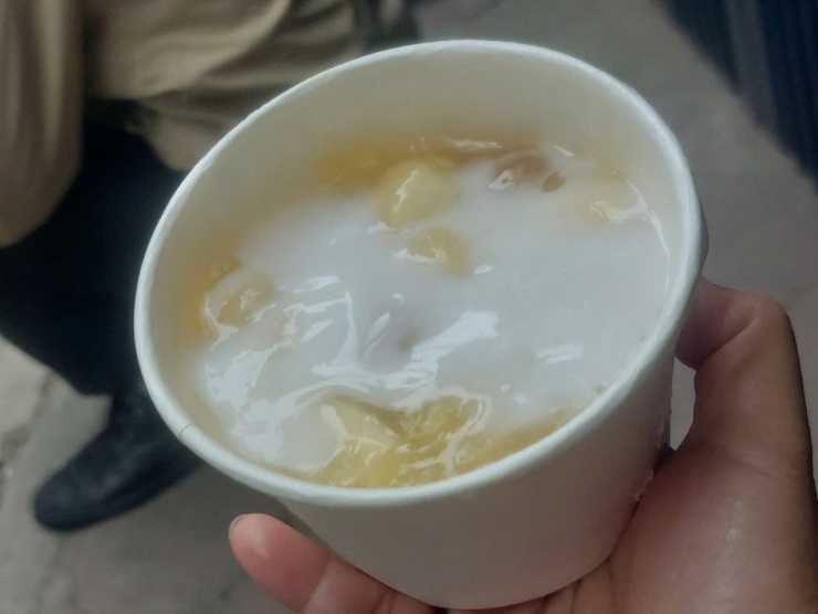 Chè sắn của cô Vân ở ngõ Đê Tô Hoàng.