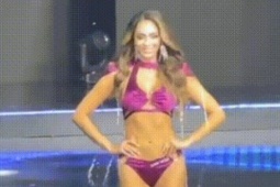 Thời trang - Dàn người đẹp Miss Charm diễn bikini, khoe bụng 6 múi