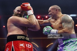Fury lại thua Usyk: "Vua giang hồ" không phục, tố trọng tài thiên vị