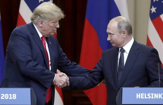 Tổng thống Nga Vladimir Putin gặp ông Donald Trump - khi ấy là tổng thống Mỹ, năm 2018. (Ảnh: Tass)