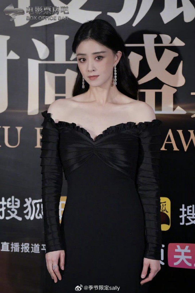 Tưởng Hân khoe sắc vóc trên thảm đỏ Sohu Fashion 2024. Ảnh: Weibo