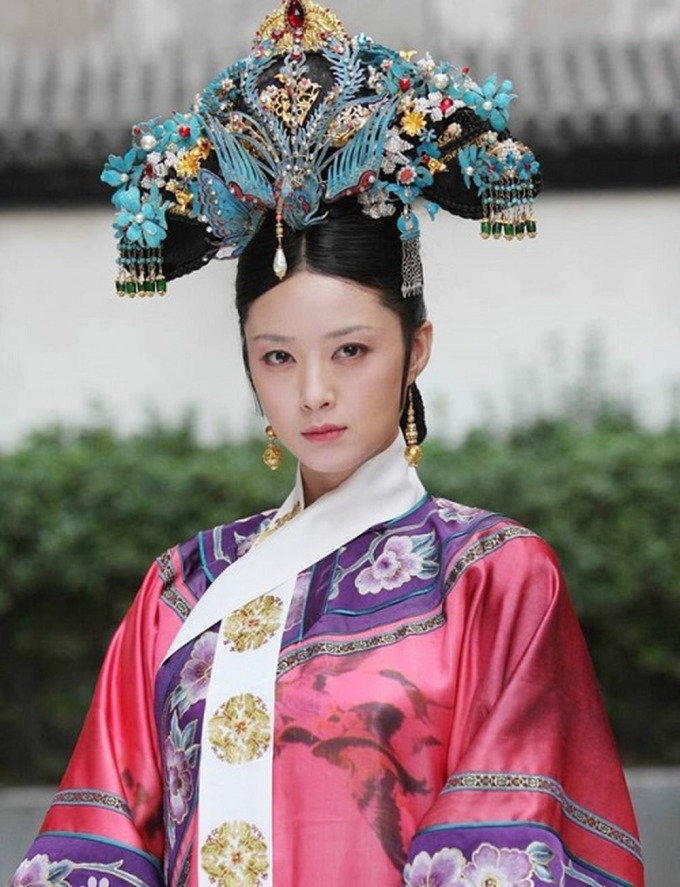 Tưởng Hân được nhớ đến nhiều nhất với vai 'ác nữ' Hoa Phi trong Chân Hoàn truyện. Ảnh: Weibo