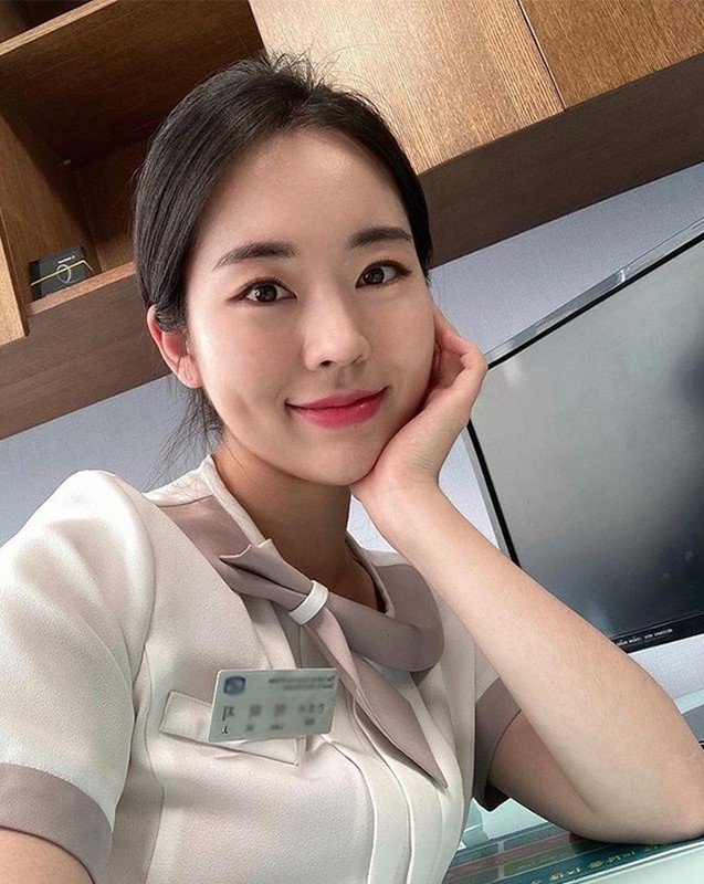Nữ y tá Hàn Quốc khoe đường cong nóng bỏng khi về nhà - 1