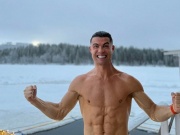 Bóng đá - Ronaldo và gia đình đón Giáng sinh ở gần Bắc Cực, cởi trần dưới trời -8 độ