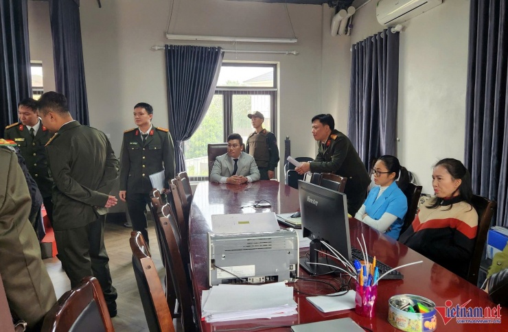 Lực lượng công an kiểm tra Công ty cổ phần Triệu nụ cười. 