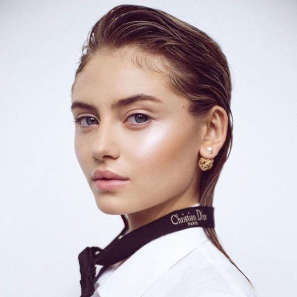 Theo con gái sao phim "Sex and the City" chia sẻ trên thực tế, một chu trình chăm sóc da đơn giản có thể đem lại nhiều lợi ích cho làn da của bạn.