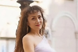 Làm đẹp - Người phụ nữ gây sốt với cách giữ dáng