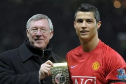 Sir Alex Ferguson  ' sấy tóc '  khiến Ronaldo bật khóc