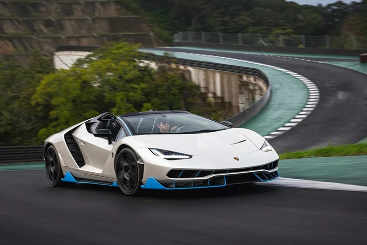 Lamborghini Centenario mui trần hàng hiếm lên sàn đấu giá - 1