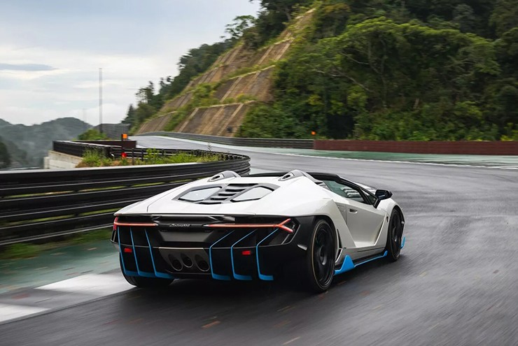 Lamborghini Centenario mui trần hàng hiếm lên sàn đấu giá - 4