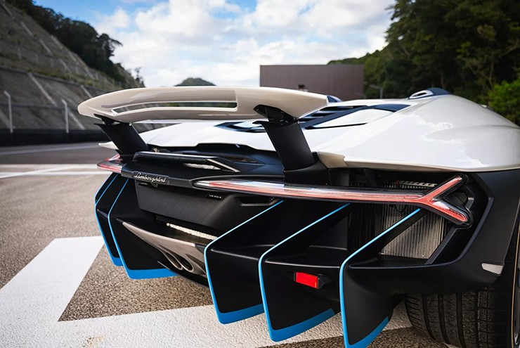 Lamborghini Centenario mui trần hàng hiếm lên sàn đấu giá - 7