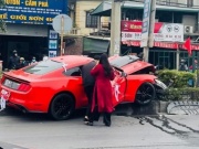 Tin tức trong ngày - Chú rể lái ô tô Ford Mustang đi đón dâu gây tai nạn ở Quảng Ninh