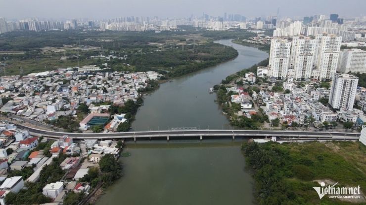 Cầu Phước Long nối quận 7 với huyện Nhà Bè về đích sau 4 năm xây dựng. Ảnh: Tuấn Kiệt