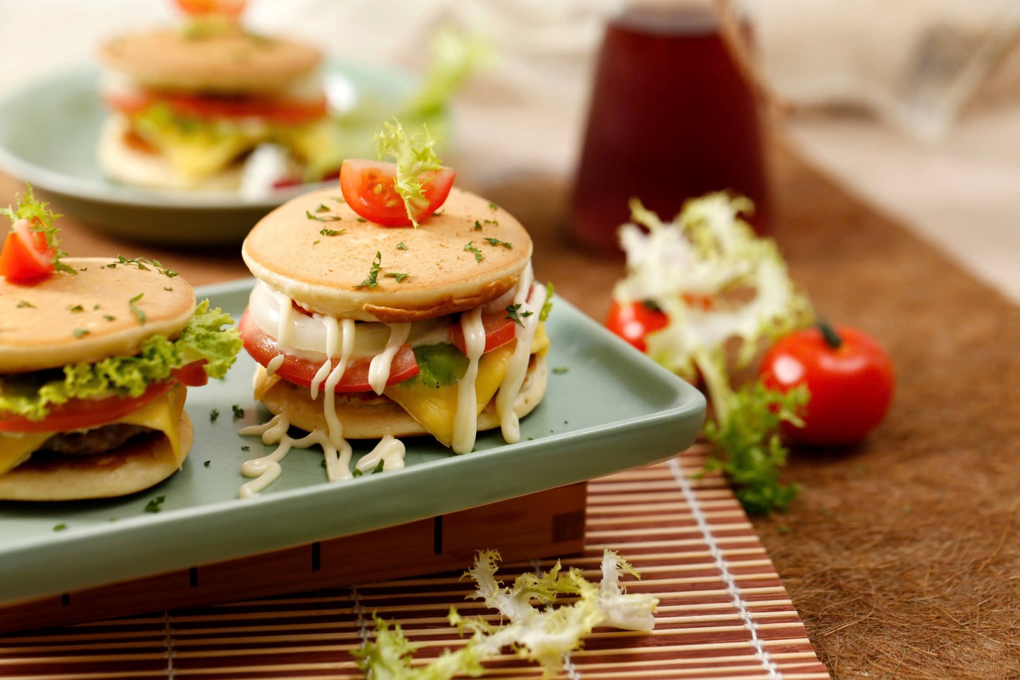 Xốt Mayonnaise Aji-mayo® Giảm 30% Chất Béo dễ dàng kết hợp với nhiều món ăn hấp dẫn, giúp nâng tầm hương vị và trải nghiệm ẩm thực.