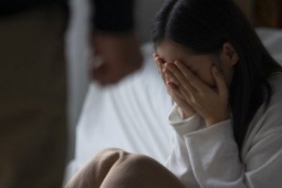 Bạn trẻ - Cuộc sống - Chồng cả tháng háo hức về buổi họp lớp, vợ sốc nặng khi biết lý do thật sự là gì