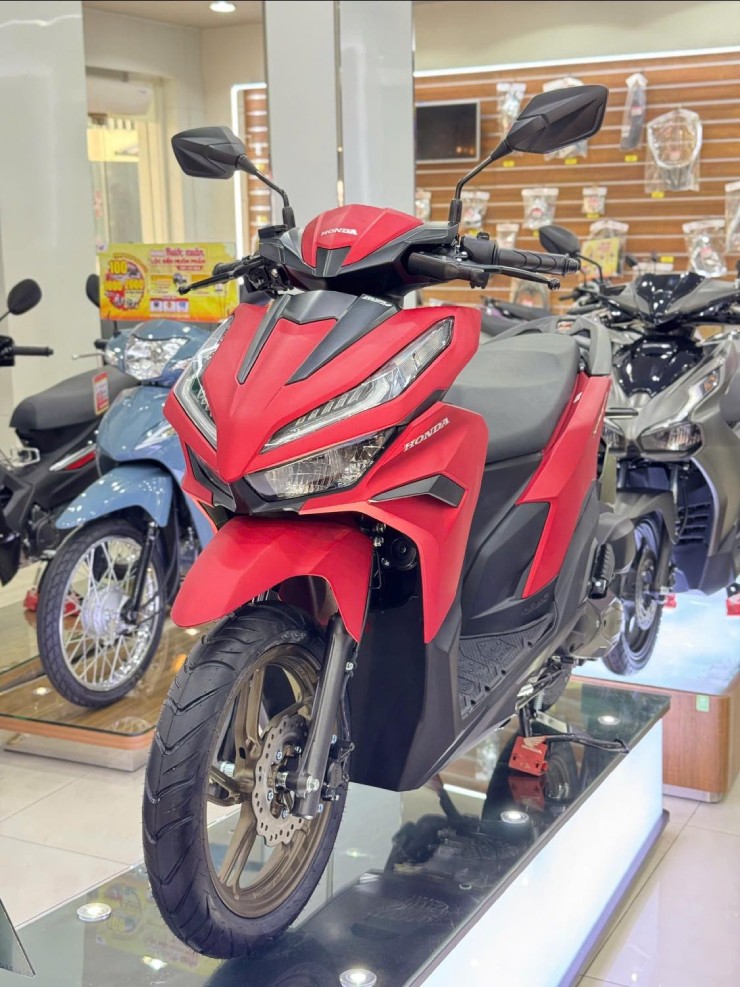 Giá xe ga Honda Vario 125 cuối tháng 12/2024, khuyến mãi tiền triệu - 2