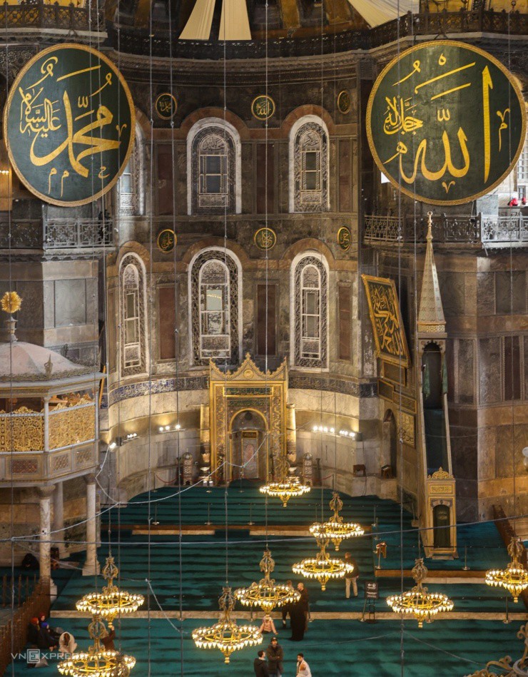 Thánh đường gần 1.500 tuổi mang kiến trúc hai tôn giáo - 13