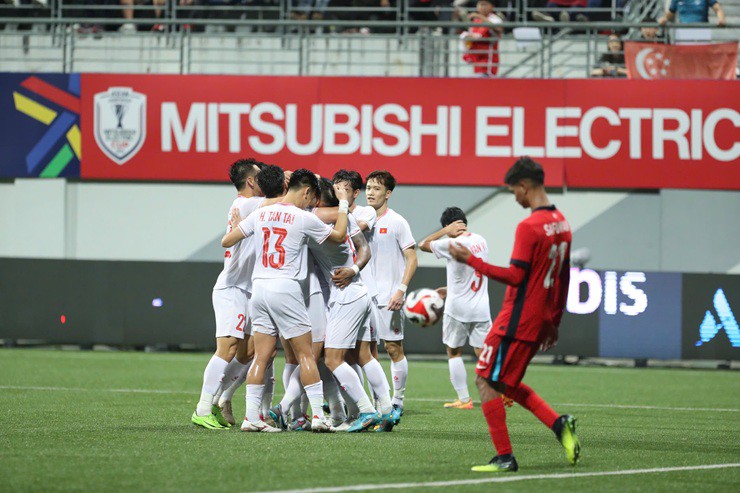 ĐT Việt Nam có lợi thế dẫn&nbsp;Singapore 2-0 sau trận bán kết lượt đi