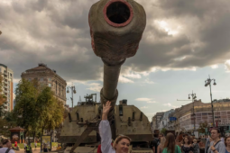 Thế giới - Nga có ‘bí kíp’ gì để không cạn xe bọc thép?