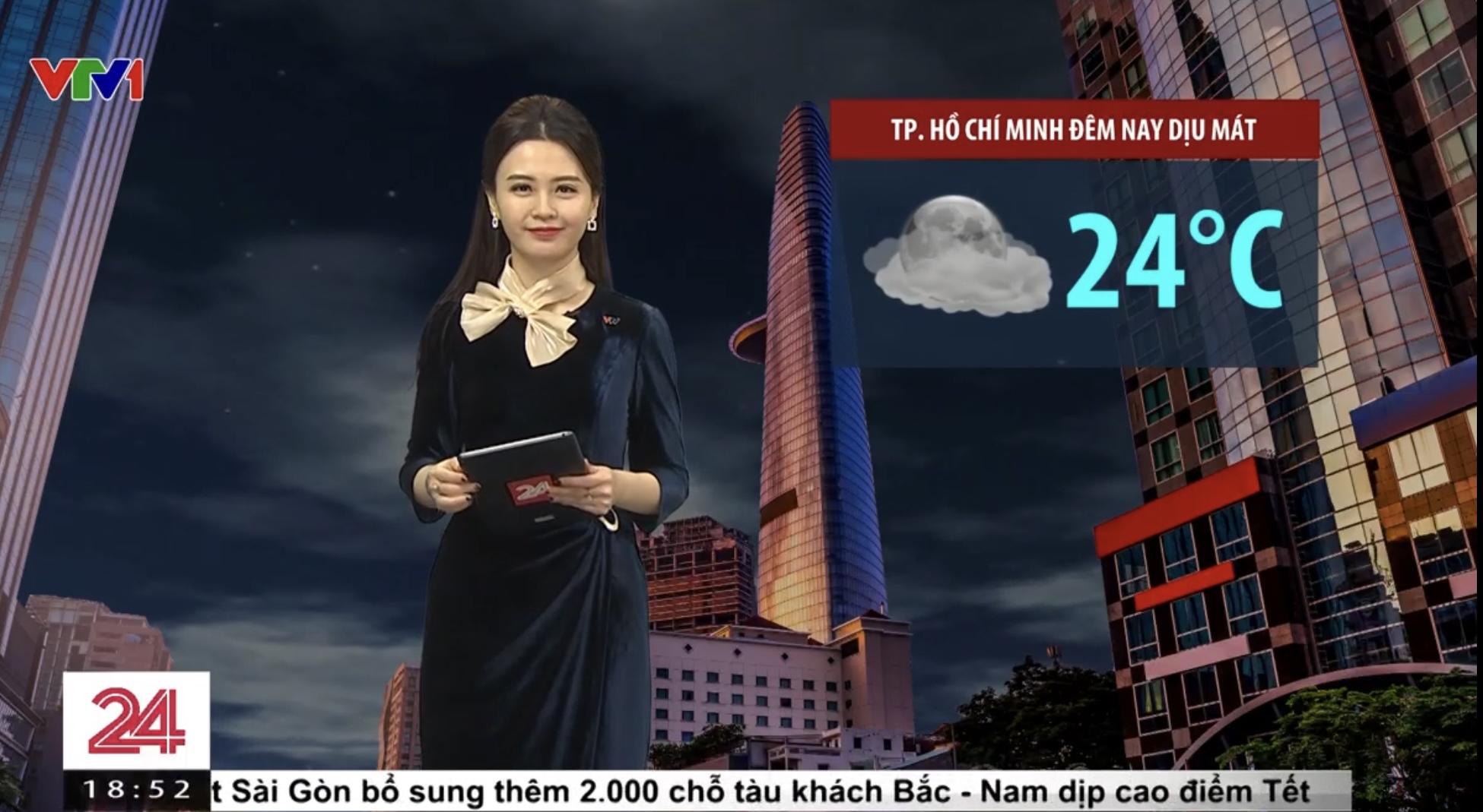 Với những bộ trang phục được lựa chọn kỹ lưỡng, Biên tập viên Hương Liên luôn xuất hiện trước ống kính một cách tự tin và cuốn hút.