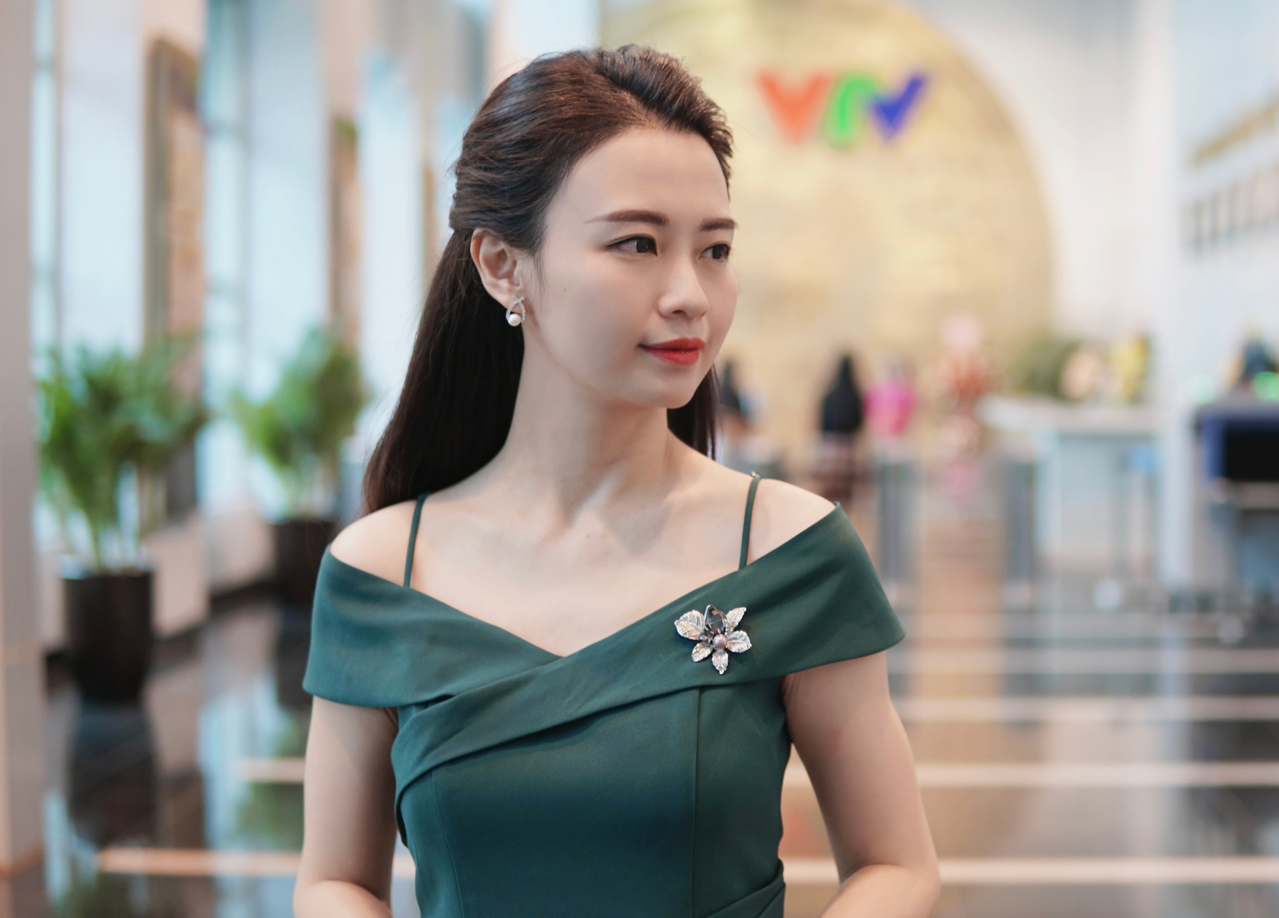 Ở tuổi 38 nhưng Biên tập viên Hương Liên vẫn xinh đẹp rạng rỡ