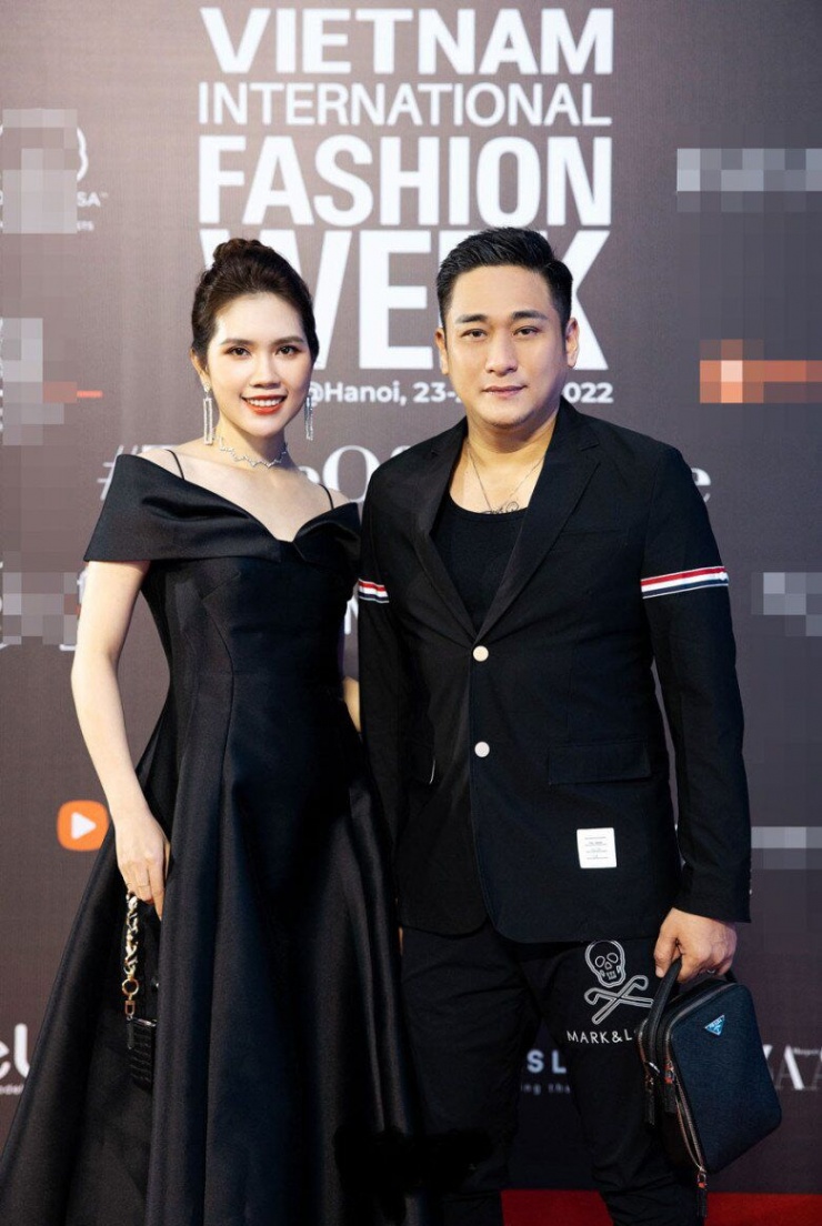 Minh Tiệp phong độ bên bà xã.