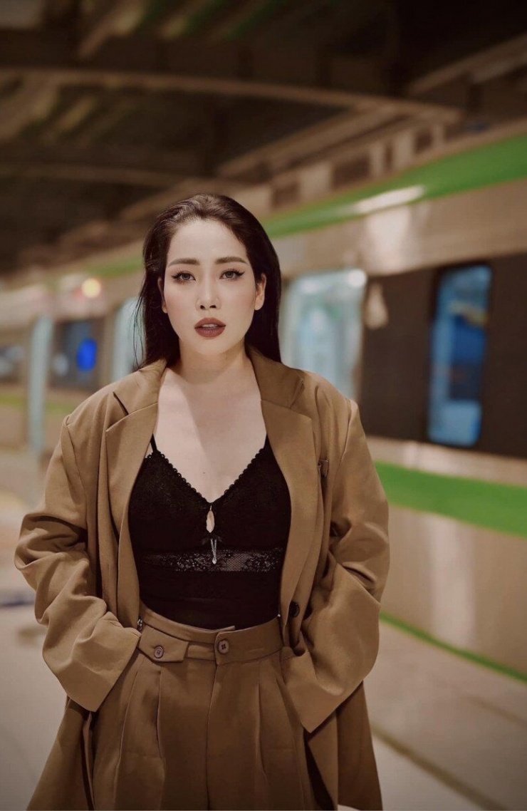 Nữ diễn viên khiến Minh Tiệp đóng cảnh "lái máy bay" hóa ra là người quen.