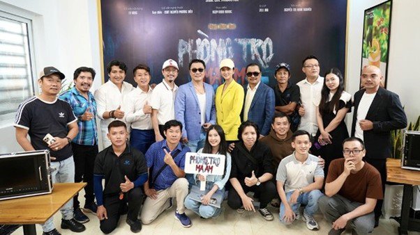 Đạo diễn Phương Điền cùng các thành viên giám khảo của buổi casting 