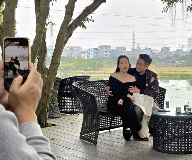 Minh Tiệp đăng ảnh hậu trường "lái máy bay".