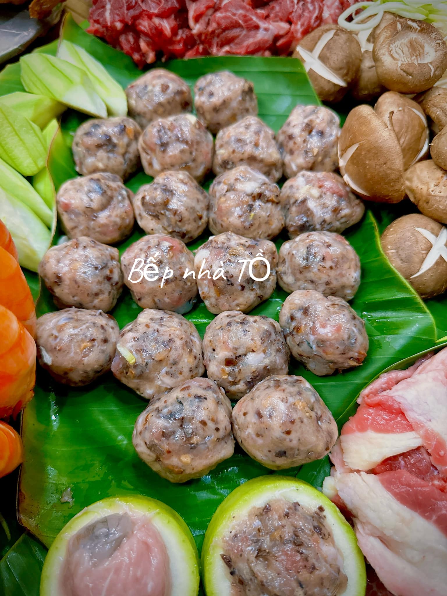 Ngày đầu năm mới làm lẩu tôm cua bầu cả nhà quây quần - 4