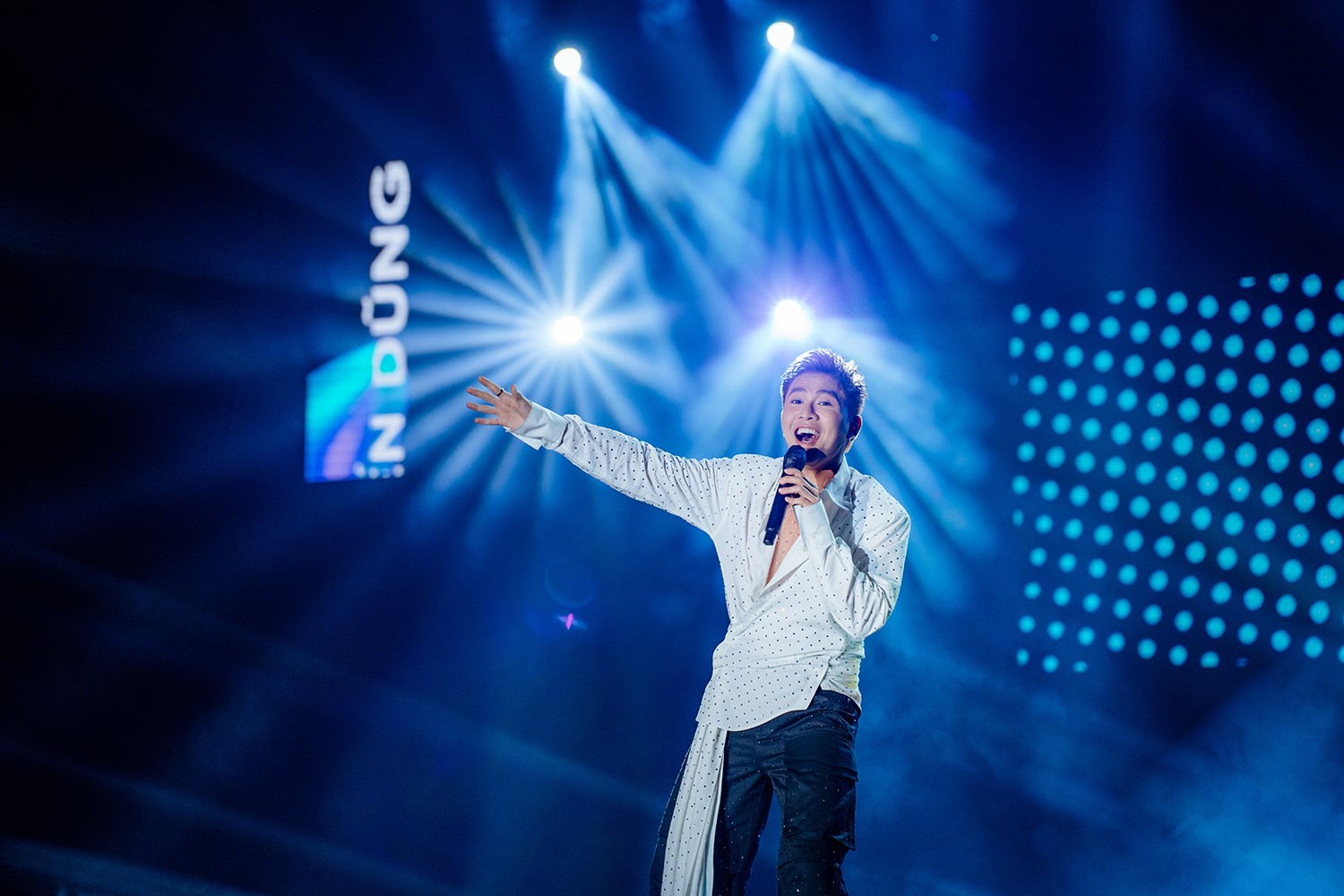 Mai Tiến Dũng phiêu cùng khán giả tại Eco Central Park