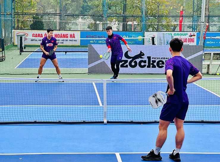 Một số tuyển thủ&nbsp;Việt Nam chơi Pickleball