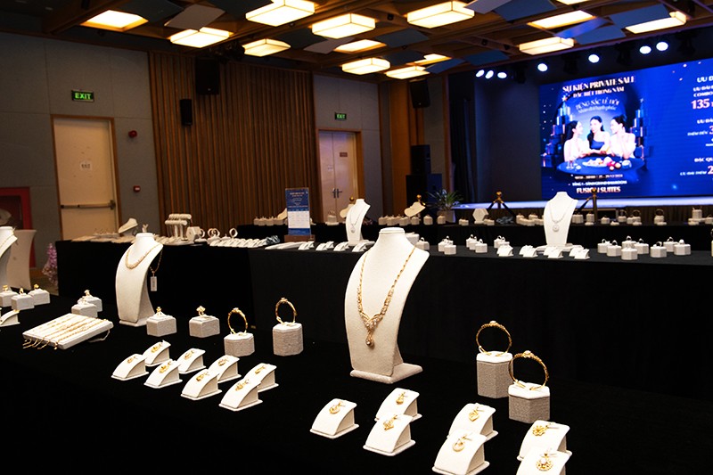 Sự kiện đã mang tới đa dạng trải nghiệm mua sắm, giúp khách hàng thêm nhiều lựa chọn làm đẹp mùa cuối năm. Ảnh: PNJ.