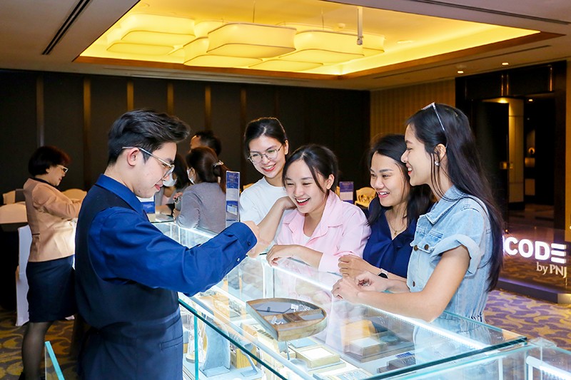 Đến với sự kiện, các khách hàng được trải nghiệm mua sắm đẳng cấp và nhận ưu đãi độc quyền. Ảnh: PNJ.