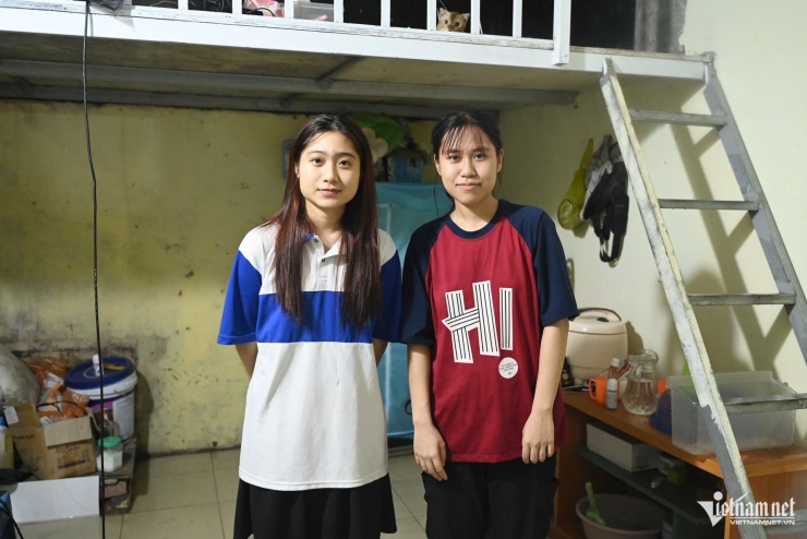 Đêm &#39;khó ngủ&#39; ở con ngõ Hà Nội ngập sâu, cả nhà 7 người chen chúc trên gác xép - 10