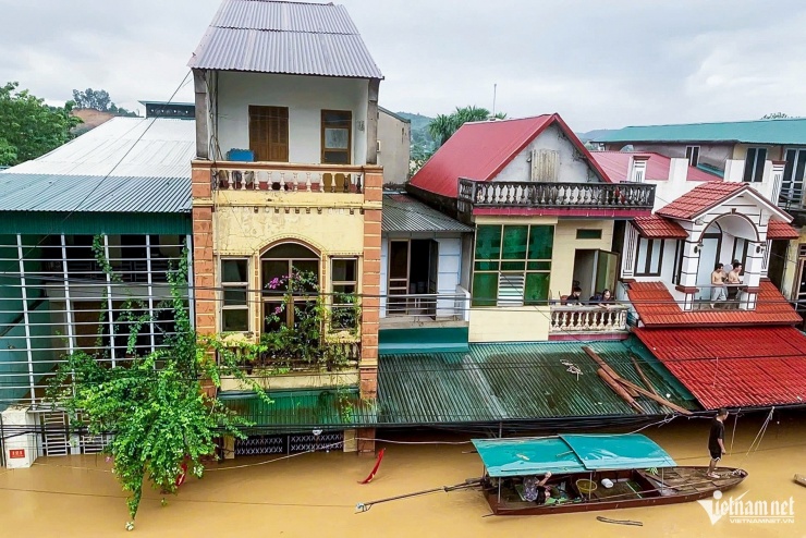 Toàn cảnh sự tàn phá khủng khiếp của cơn bão &#39;dị thường&#39; Bualoi - 12