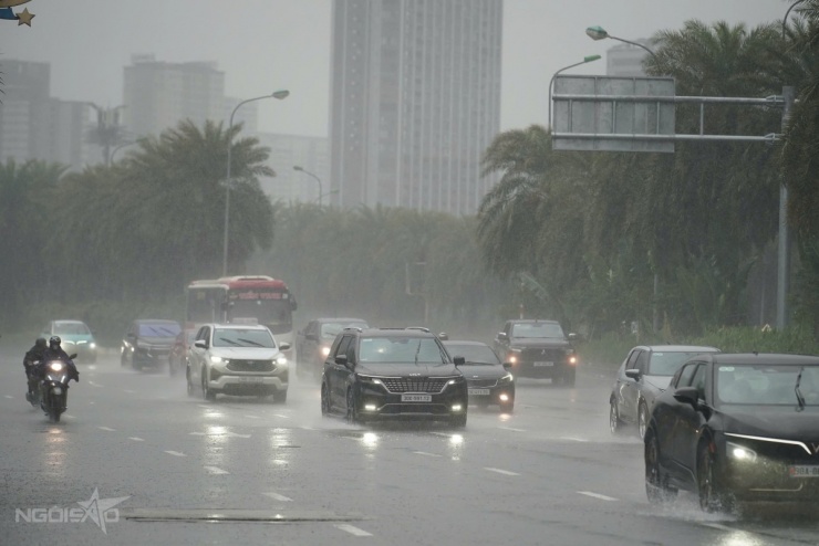 Ngày vật lộn trong mưa ngập của người Hà Nội - 1