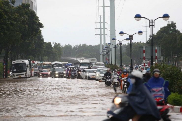 Ngày vật lộn trong mưa ngập của người Hà Nội - 2
